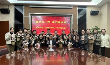 董事長清晨送祝福 各公司紀念好精彩--潛能集團慶?！叭斯?jié)”活動綜述